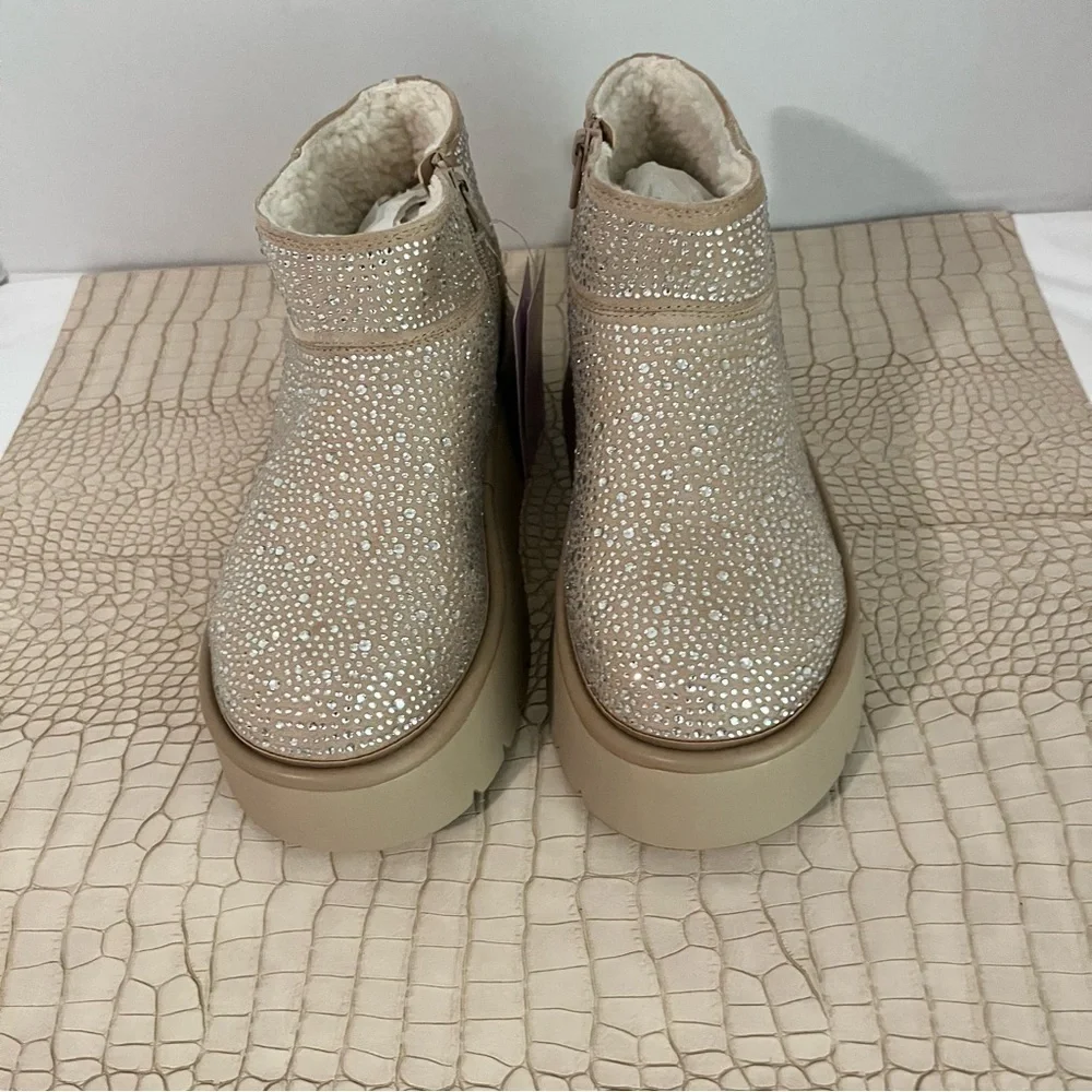 Wild Fable Beige Missy Platform Rhinestone Memory Foam Insole Fall Winter Boots